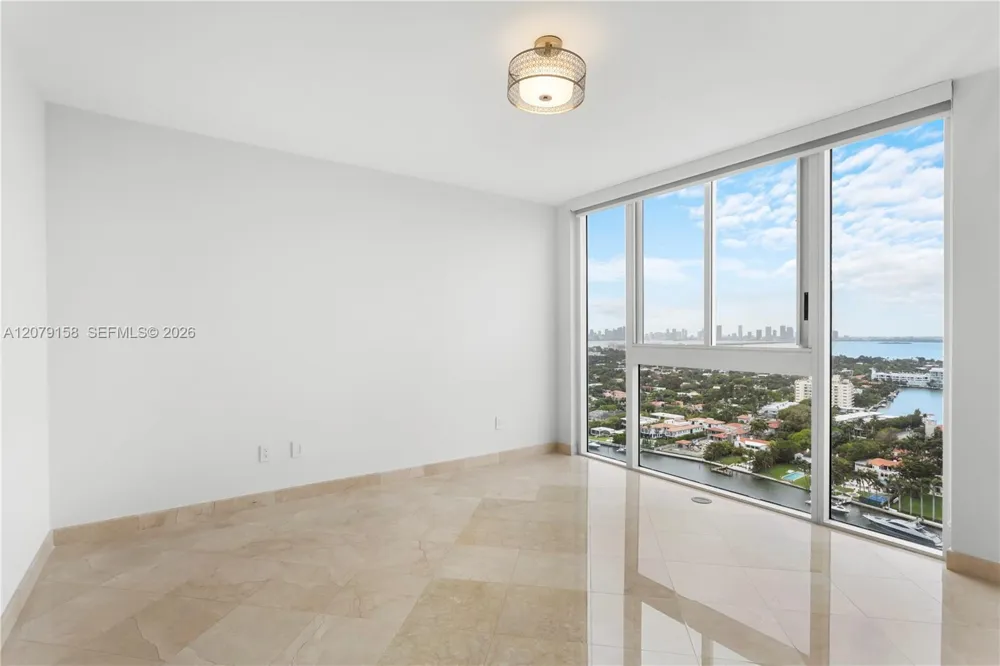 4779 Collins Ave #2707 Miami Beach, FL 33140