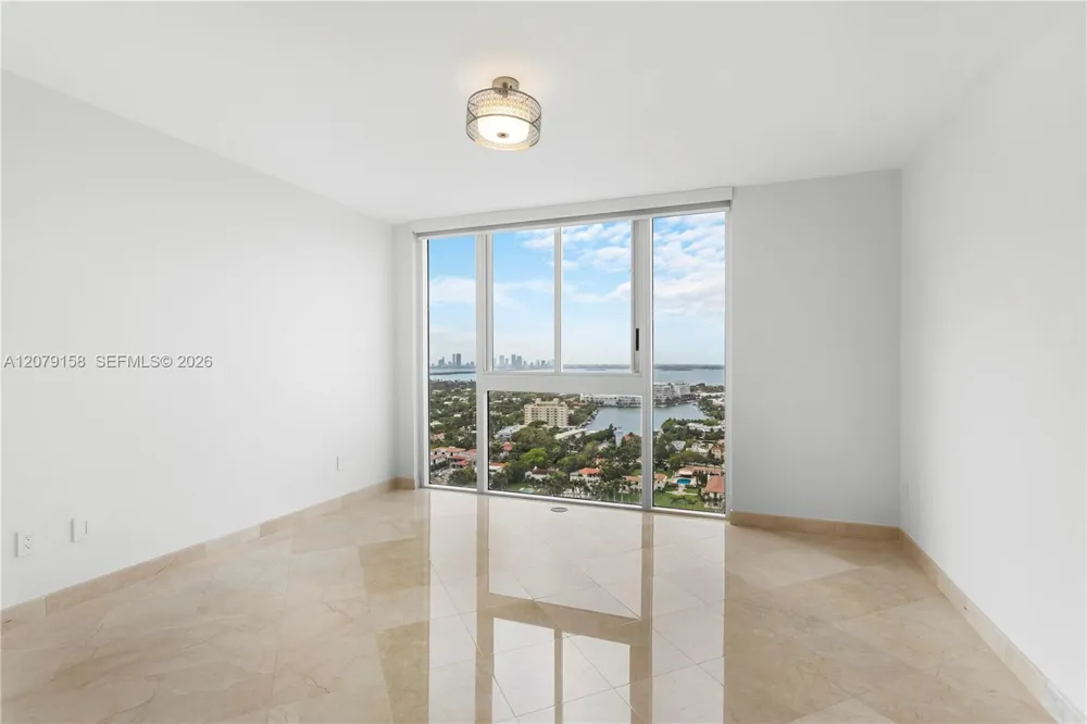 4779 Collins Ave #2707 Miami Beach, FL 33140