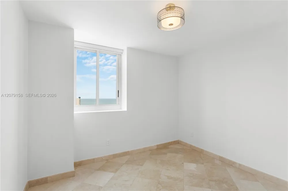 4779 Collins Ave #2707 Miami Beach, FL 33140