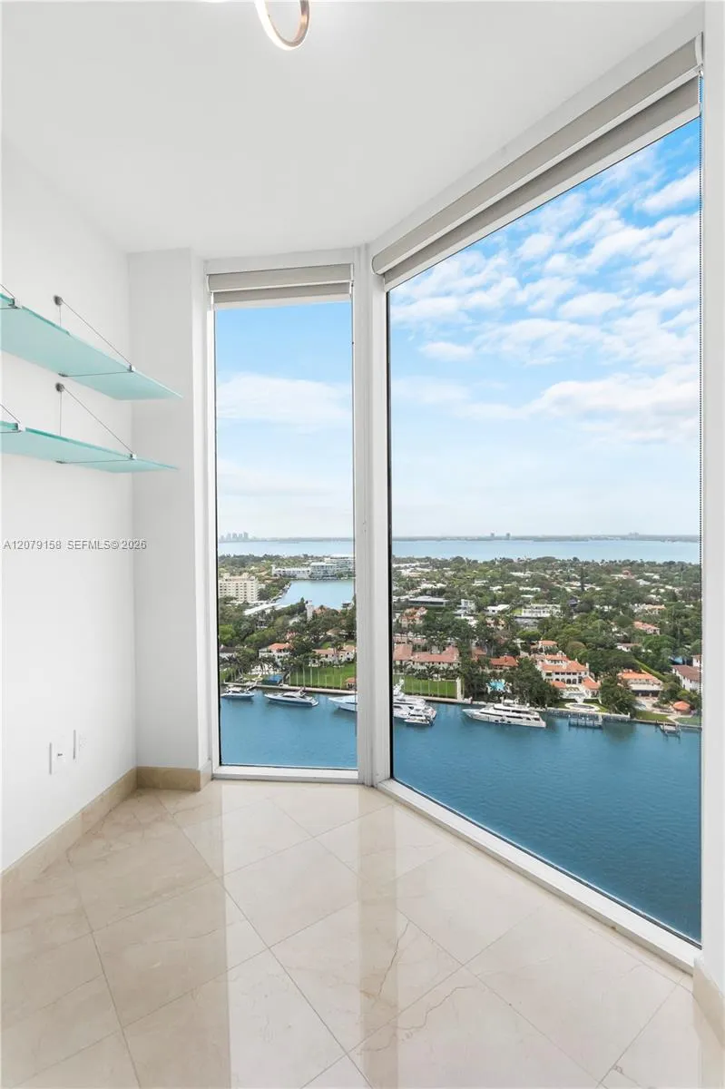 4779 Collins Ave #2707 Miami Beach, FL 33140