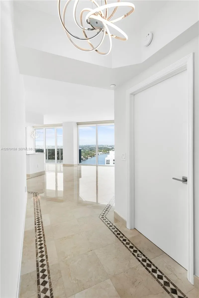 4779 Collins Ave #2707 Miami Beach, FL 33140