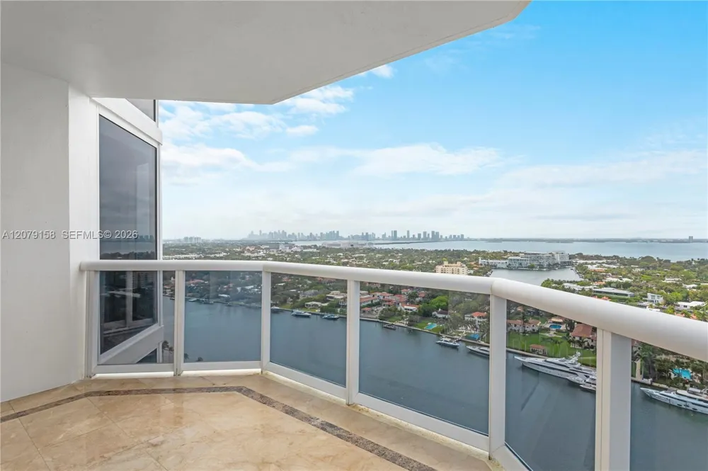 4779 Collins Ave #2707 Miami Beach, FL 33140