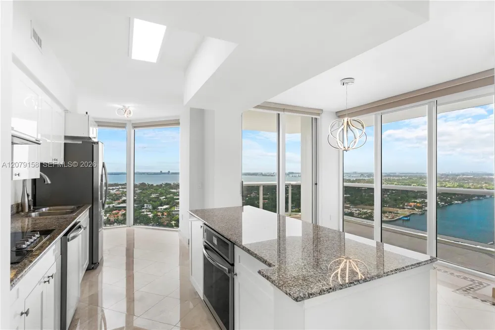 4779 Collins Ave #2707 Miami Beach, FL 33140