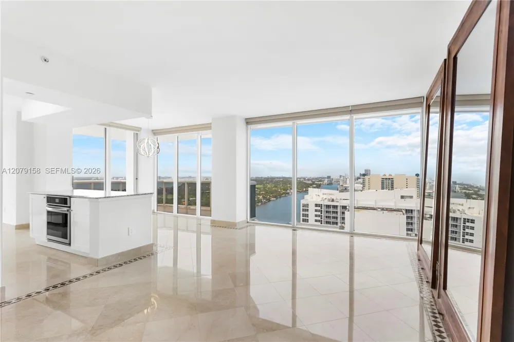 4779 Collins Ave #2707 Miami Beach, FL 33140