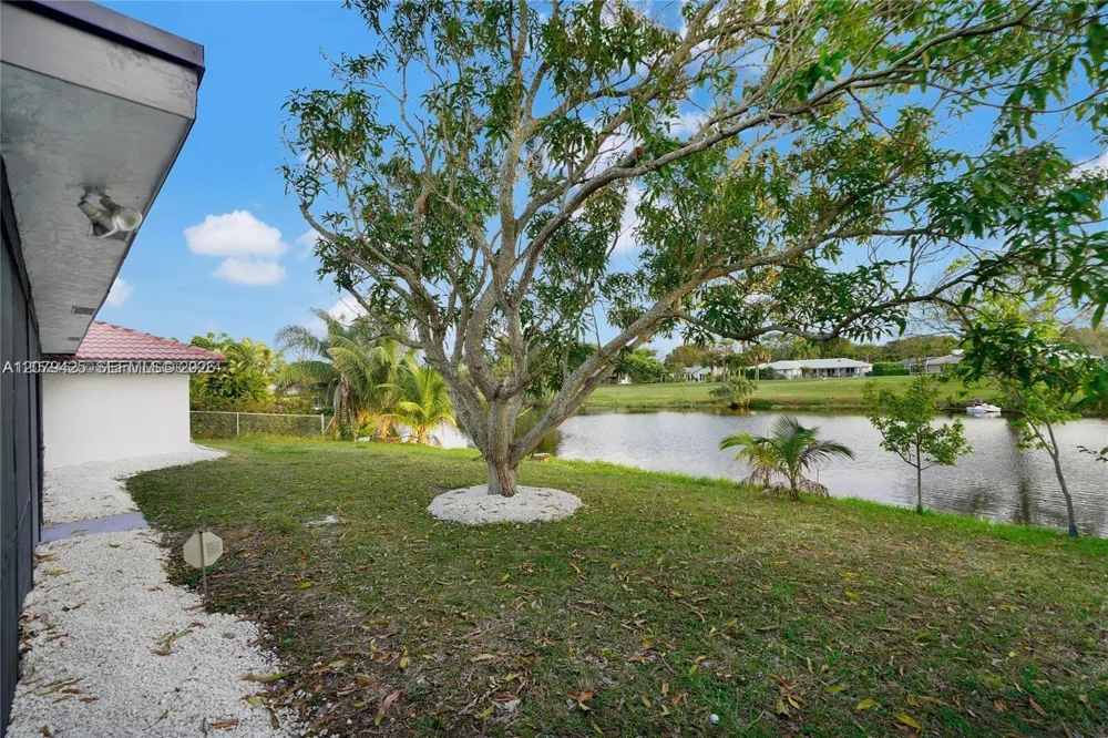 3352 Lakeview Blvd Delray Beach, FL 33445
