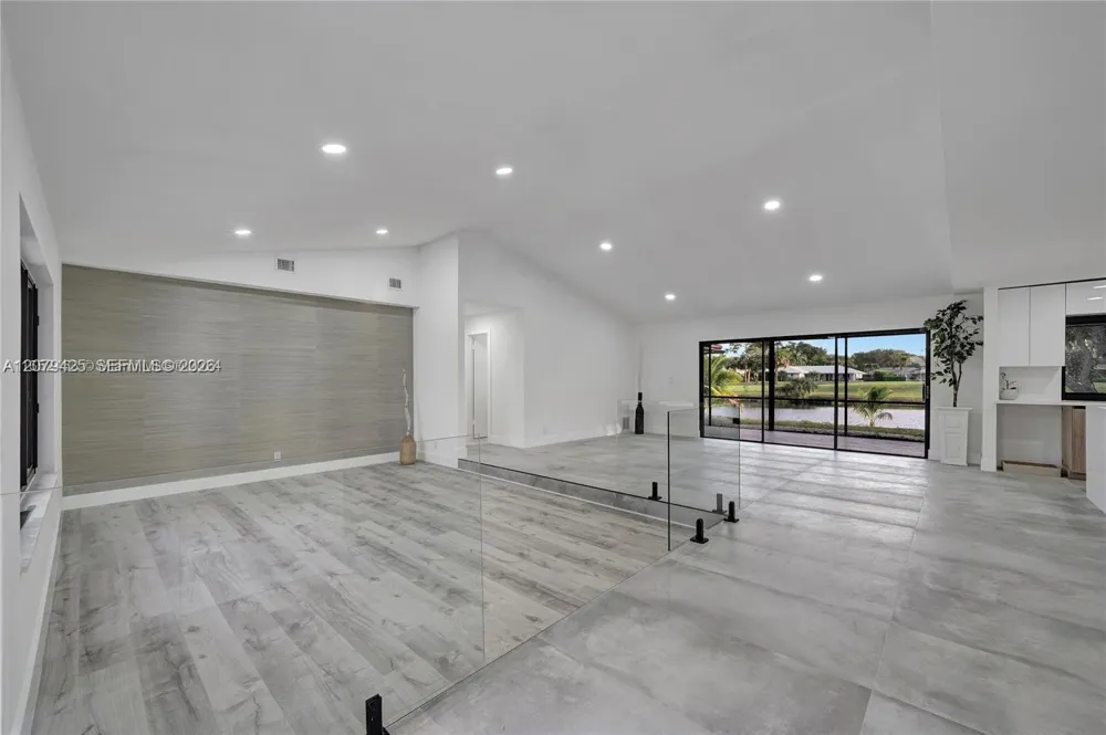 3352 Lakeview Blvd Delray Beach, FL 33445