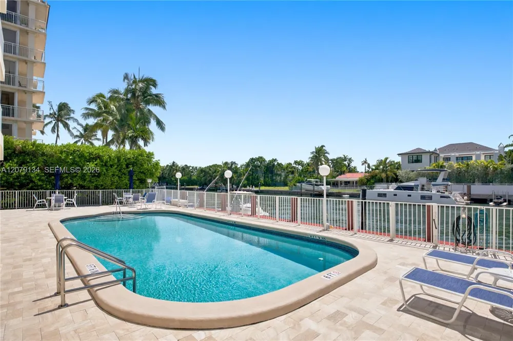 10180 W Bay Harbor Dr #3A Bay Harbor Islands, FL 33154