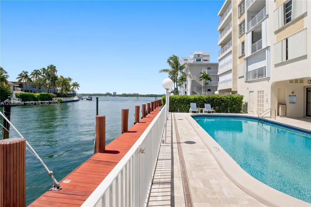 10180 W Bay Harbor Dr #3A Bay Harbor Islands, FL 33154
