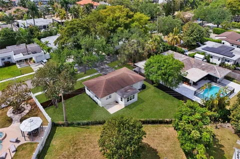 2125 Alamanda Dr