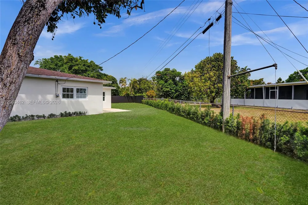 2125 Alamanda Dr North Miami, FL 33181