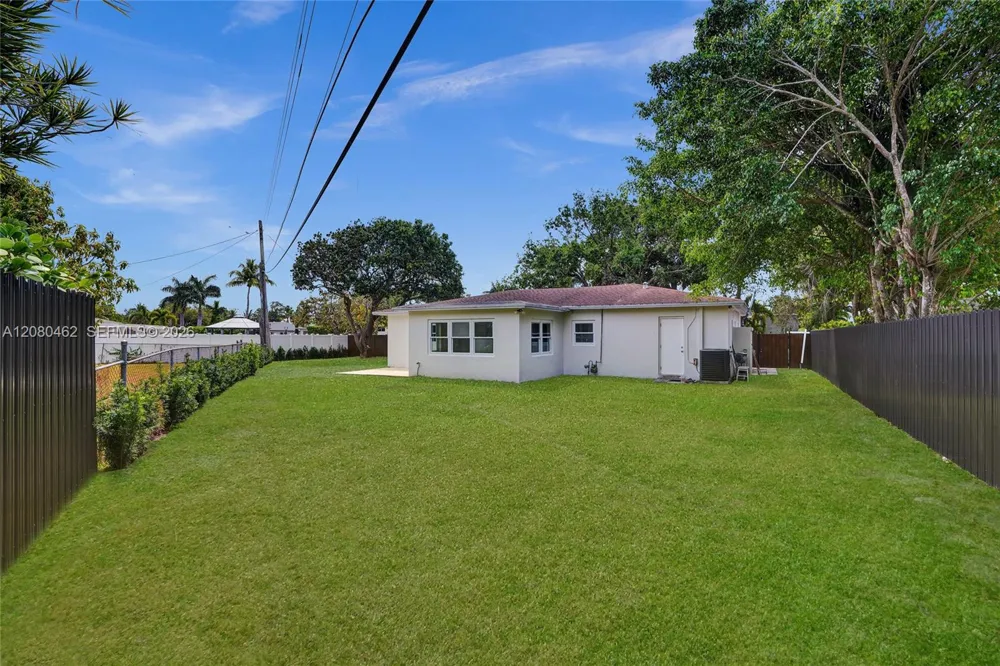 2125 Alamanda Dr North Miami, FL 33181