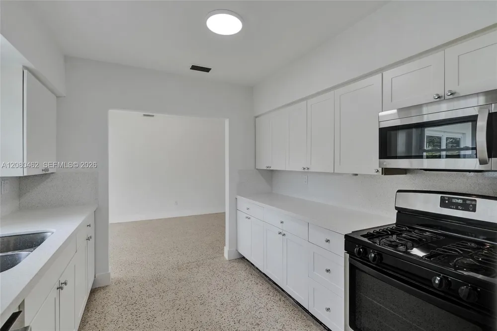 2125 Alamanda Dr North Miami, FL 33181