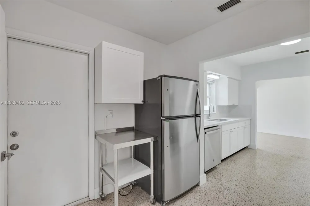 2125 Alamanda Dr North Miami, FL 33181
