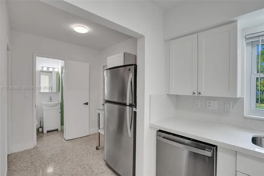 2125 Alamanda Dr North Miami, FL 33181