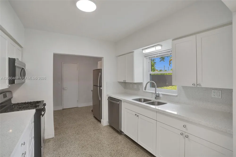 2125 Alamanda Dr North Miami, FL 33181