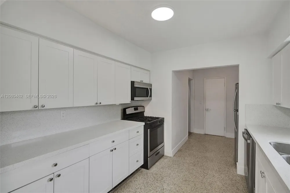 2125 Alamanda Dr North Miami, FL 33181