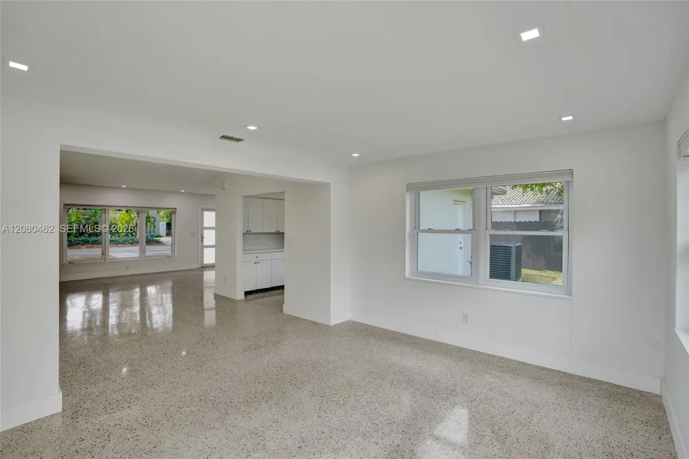 2125 Alamanda Dr North Miami, FL 33181