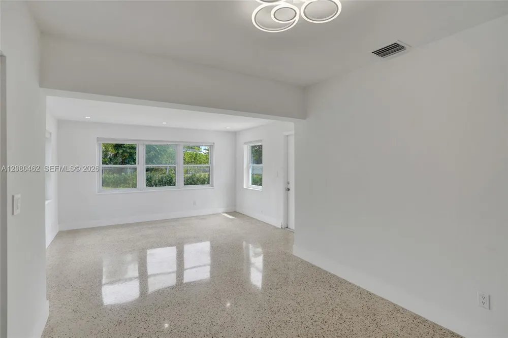2125 Alamanda Dr North Miami, FL 33181