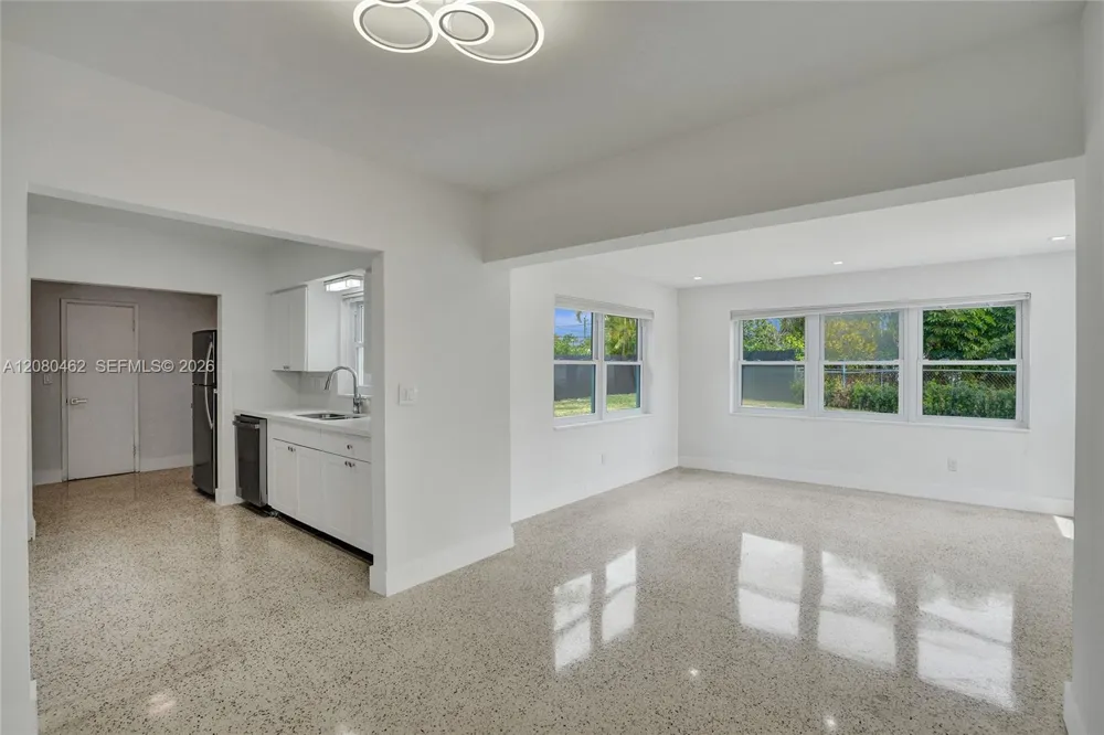 2125 Alamanda Dr North Miami, FL 33181