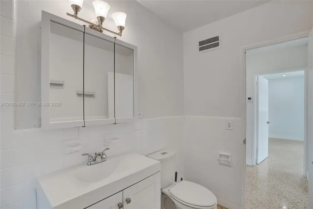 2125 Alamanda Dr North Miami, FL 33181
