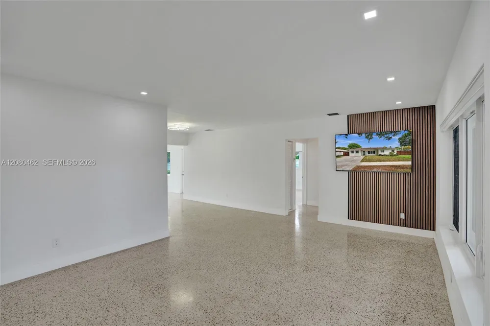 2125 Alamanda Dr North Miami, FL 33181