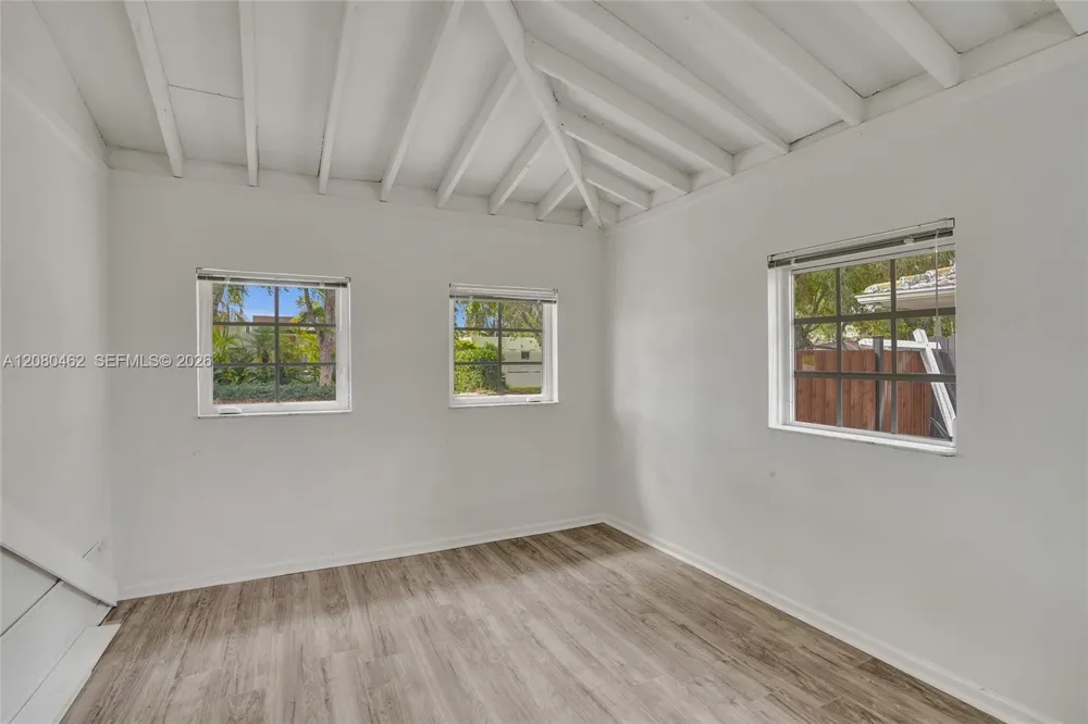 2125 Alamanda Dr North Miami, FL 33181