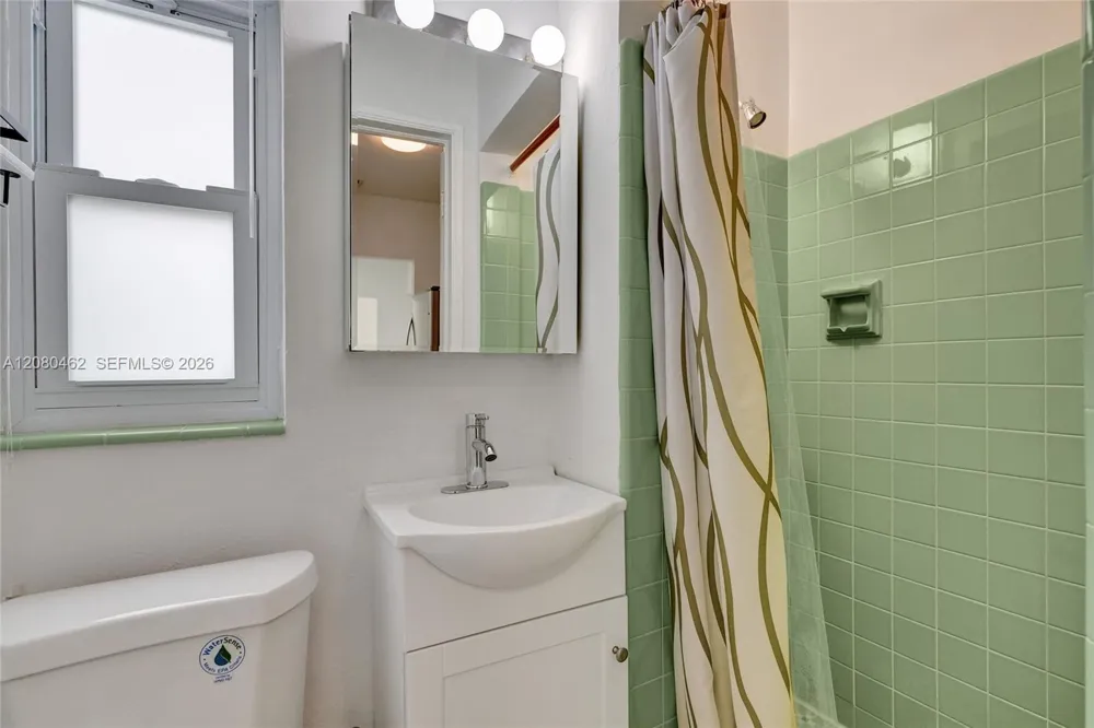 2125 Alamanda Dr North Miami, FL 33181