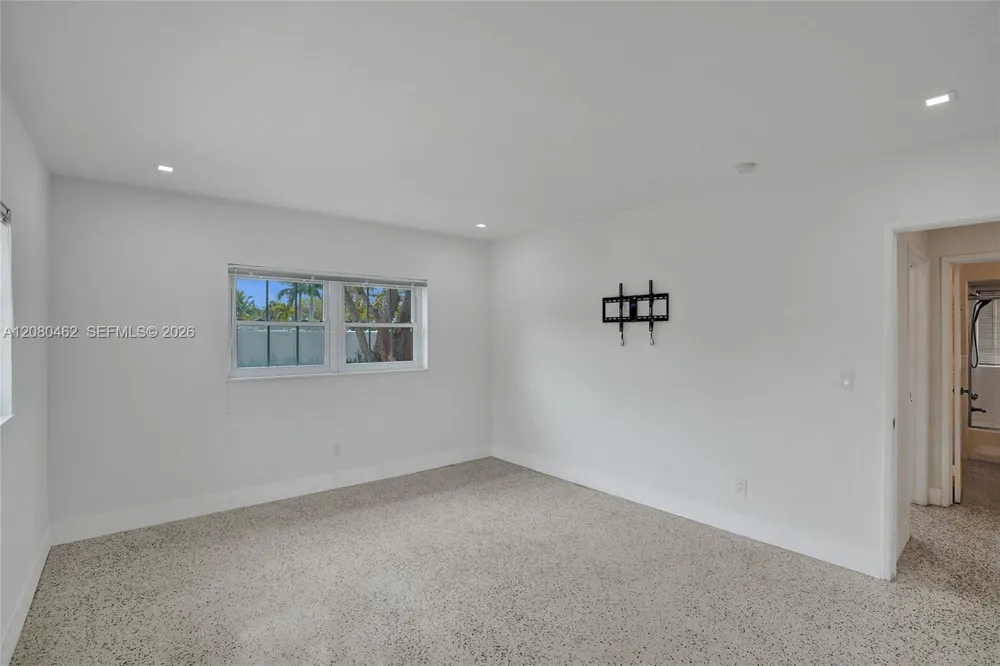 2125 Alamanda Dr North Miami, FL 33181