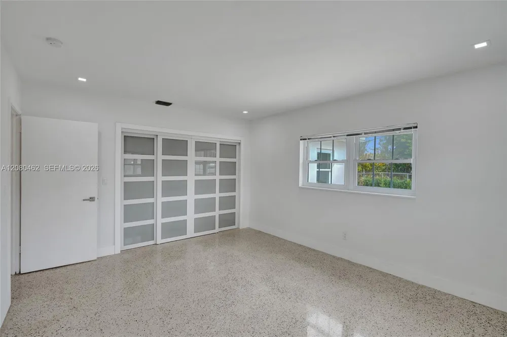 2125 Alamanda Dr North Miami, FL 33181