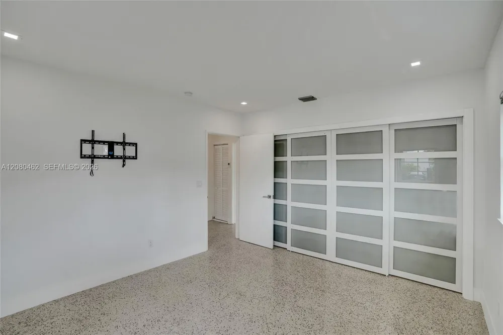 2125 Alamanda Dr North Miami, FL 33181