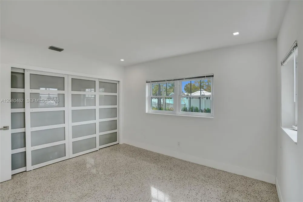 2125 Alamanda Dr North Miami, FL 33181