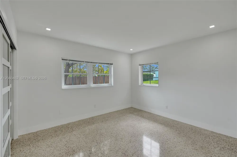 2125 Alamanda Dr North Miami, FL 33181