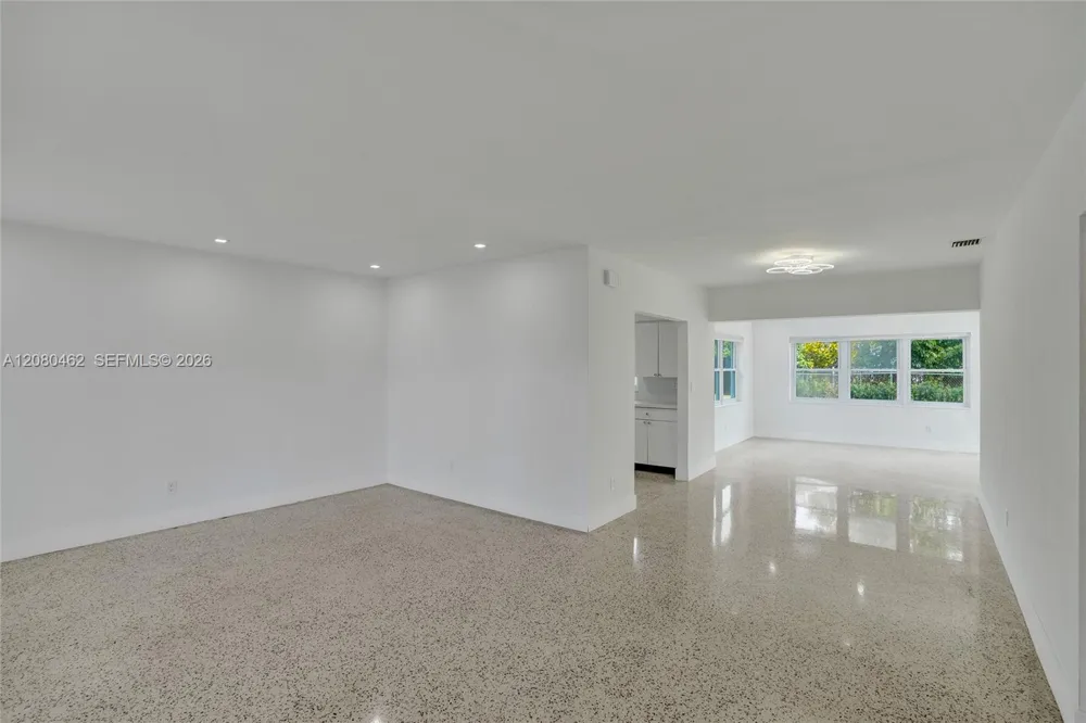 2125 Alamanda Dr North Miami, FL 33181