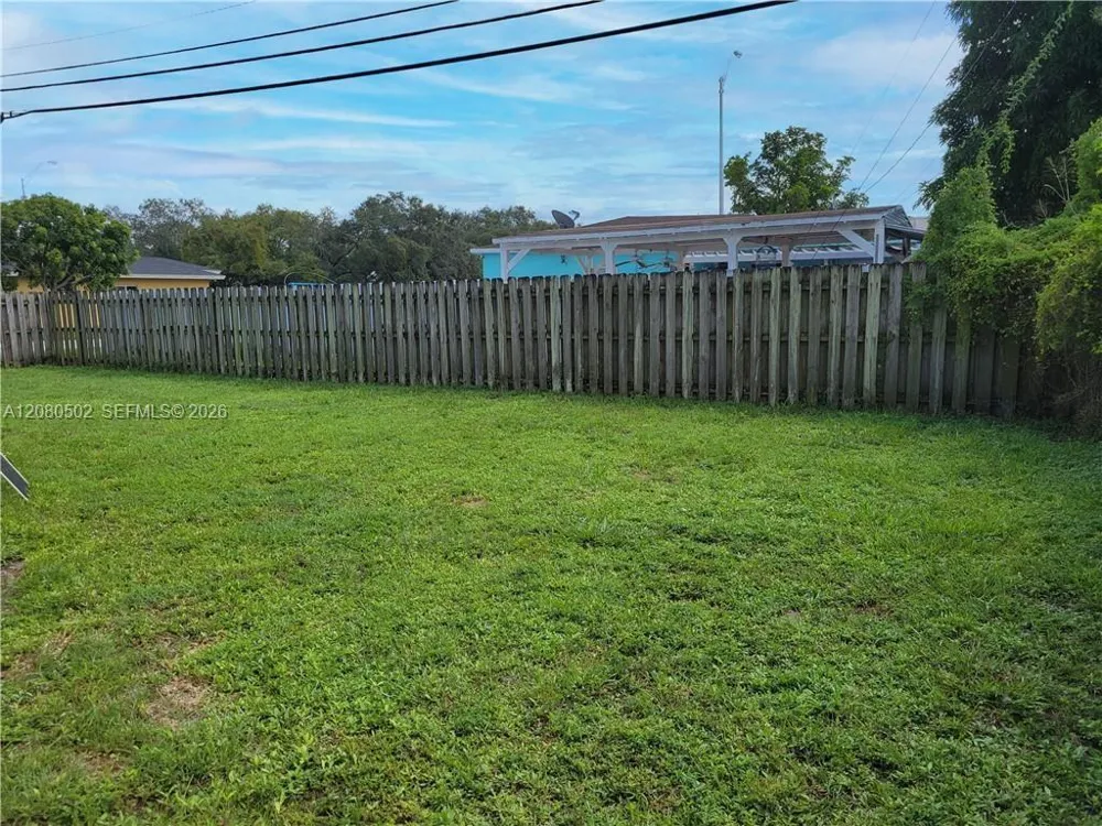 2400 NW 152nd St Miami Gardens, FL 33054