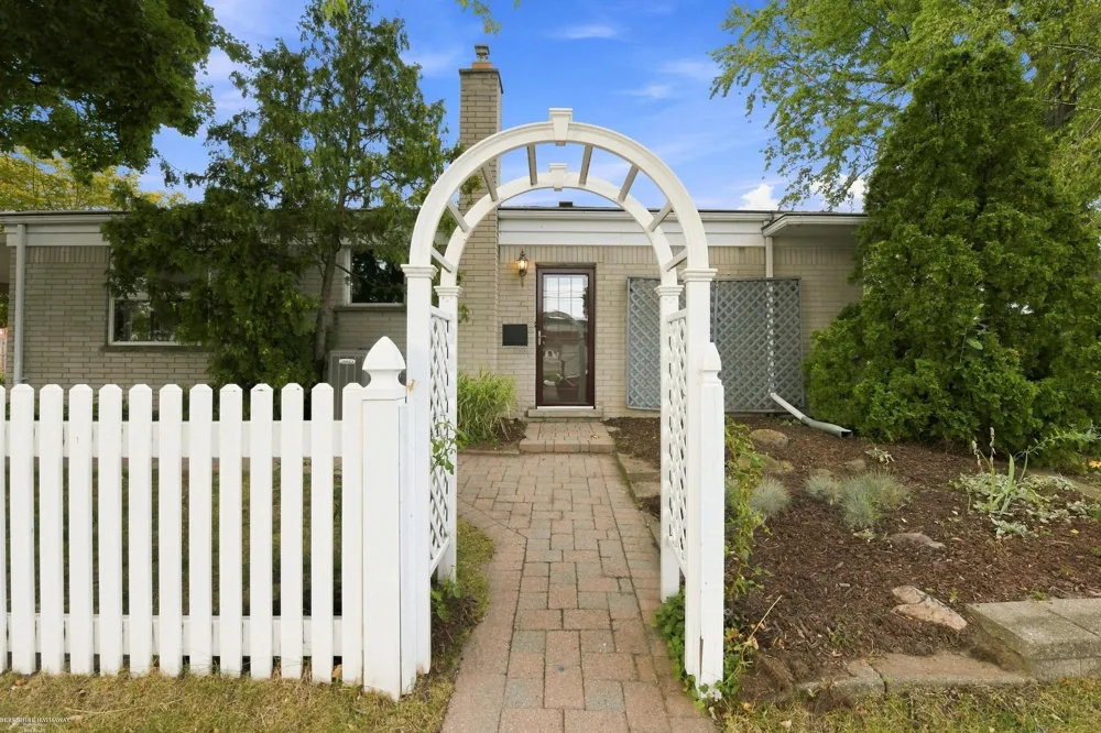 29503 Dover Avenue Warren City, MI 48088