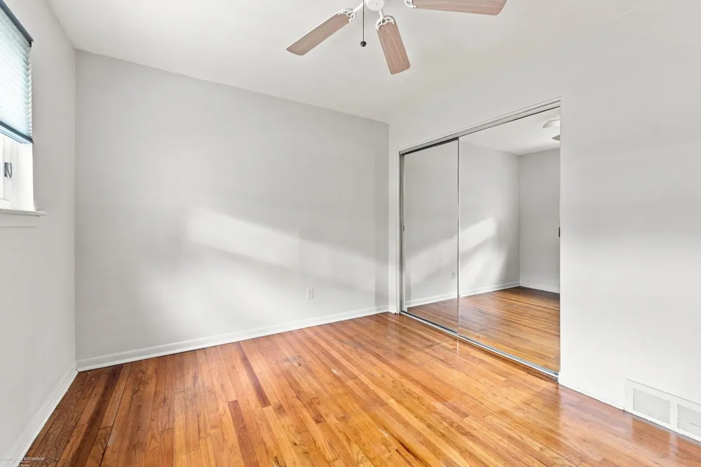 29503 Dover Avenue Warren City, MI 48088