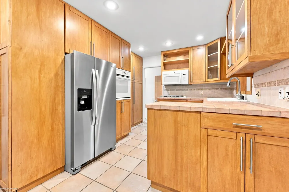 29503 Dover Avenue Warren City, MI 48088