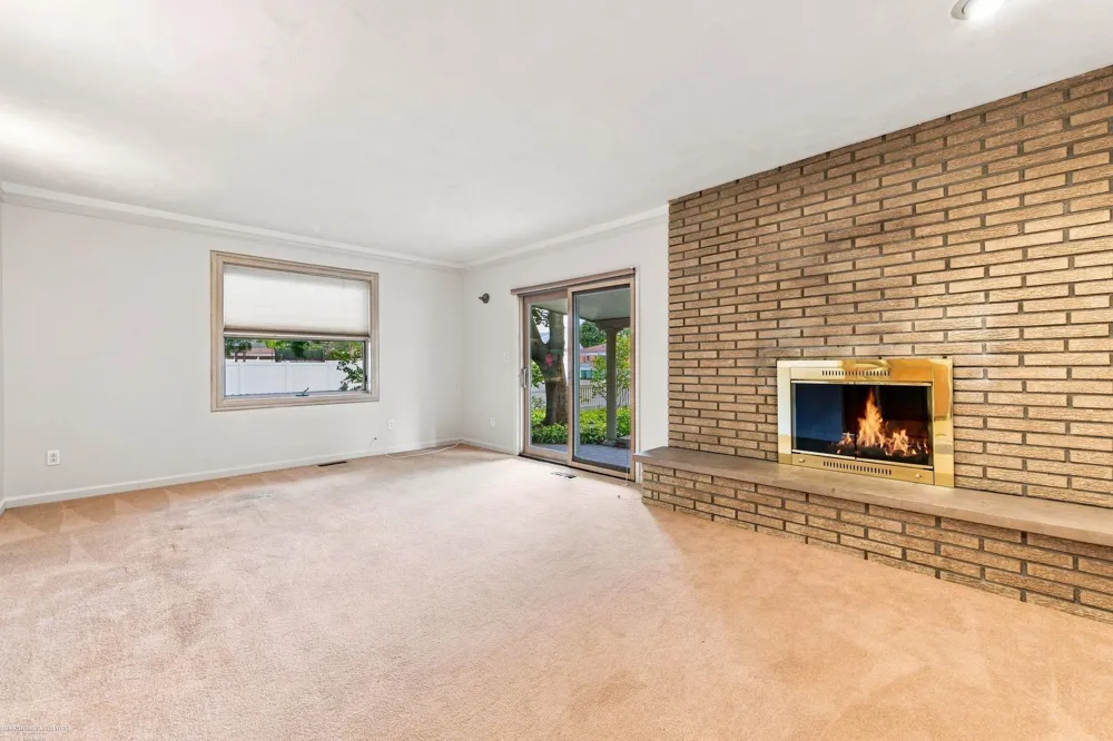 29503 Dover Avenue Warren City, MI 48088