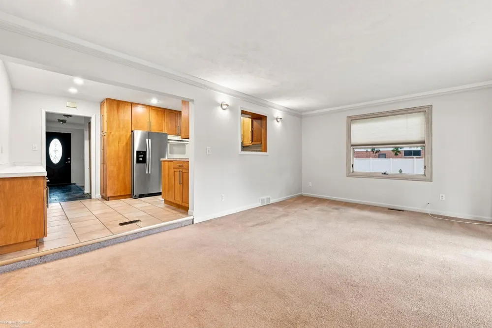 29503 Dover Avenue Warren City, MI 48088