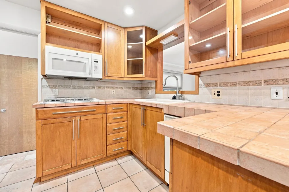 29503 Dover Avenue Warren City, MI 48088