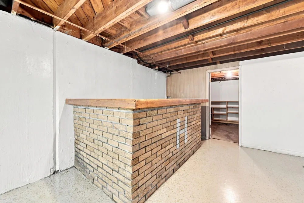 29503 Dover Avenue Warren City, MI 48088