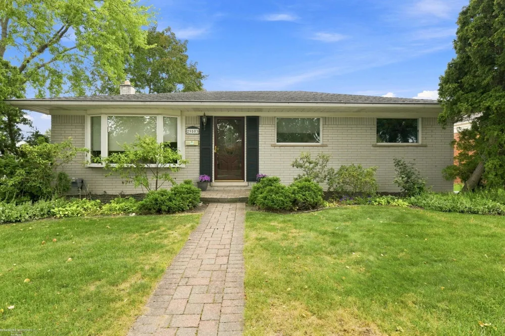 29503 Dover Avenue Warren City, MI 48088