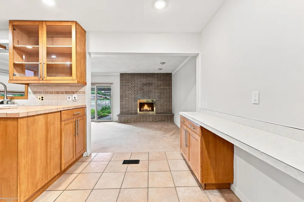29503 Dover Avenue Warren City, MI 48088