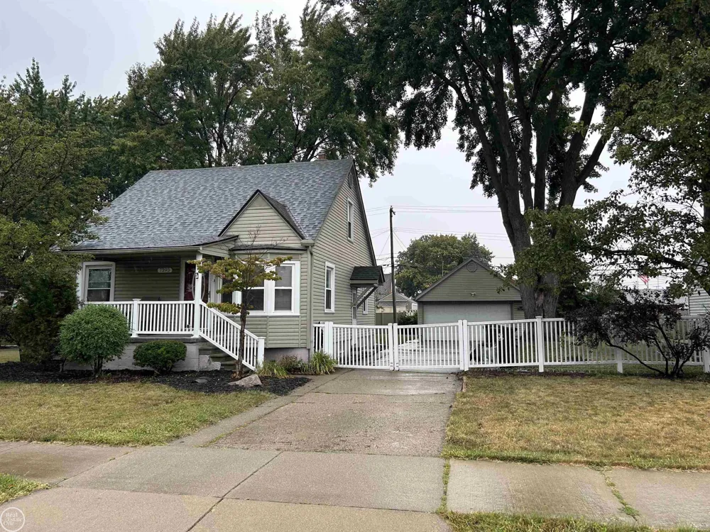 7393 Dale Street Center Line City, MI 48015