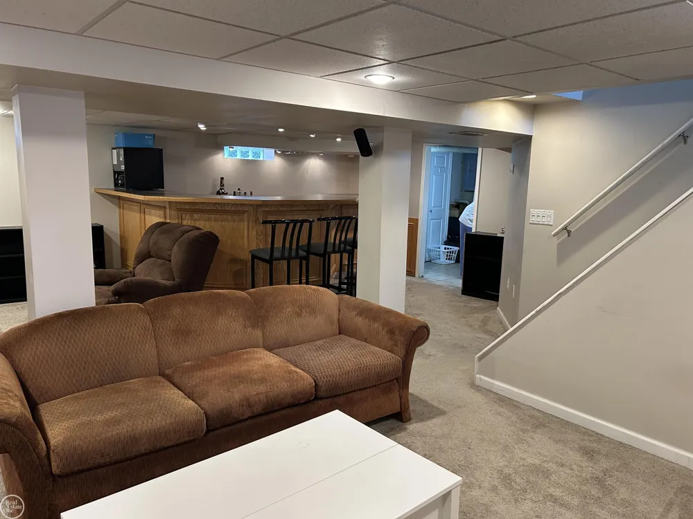 7393 Dale Street Center Line City, MI 48015