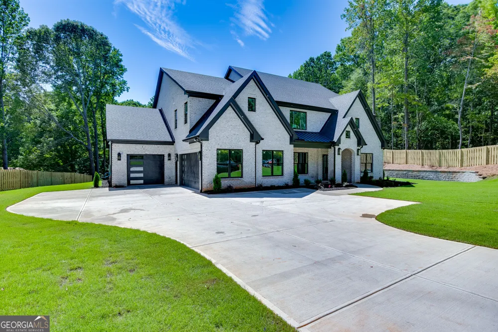 5222 L J Martin DR Gainesville, GA 30507