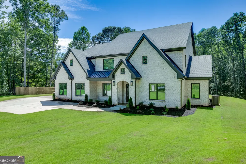 5222 L J Martin DR Gainesville, GA 30507