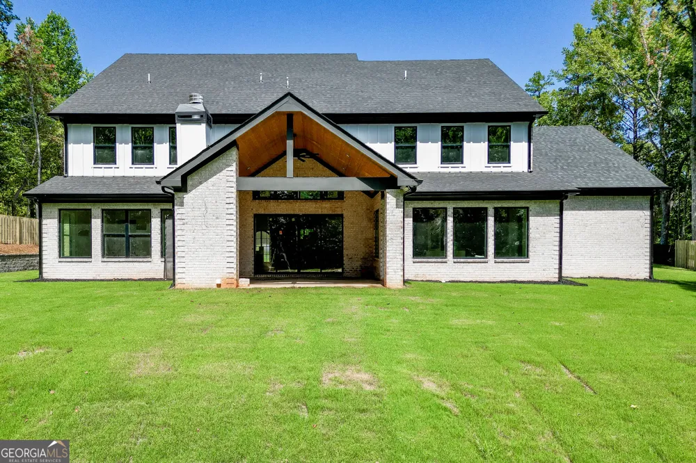 5222 L J Martin DR Gainesville, GA 30507