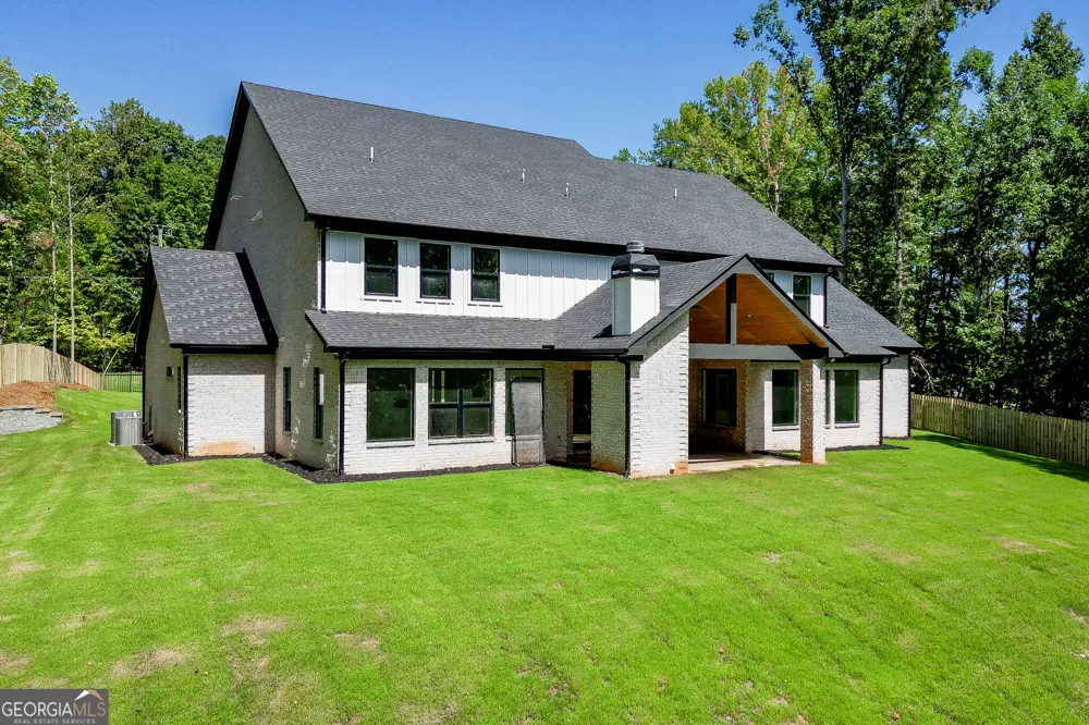 5222 L J Martin DR Gainesville, GA 30507