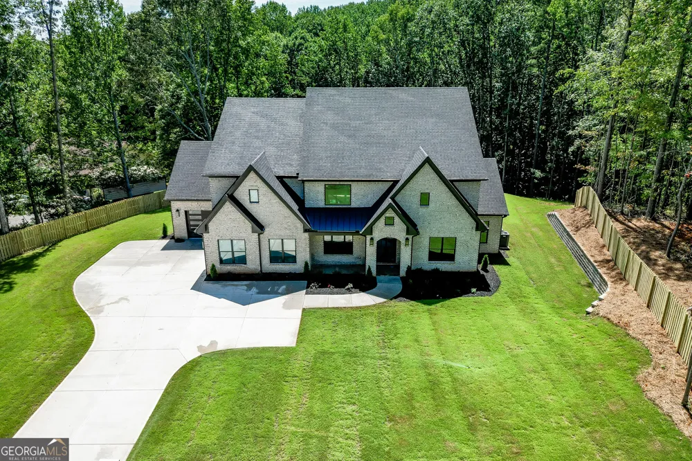 5222 L J Martin DR Gainesville, GA 30507